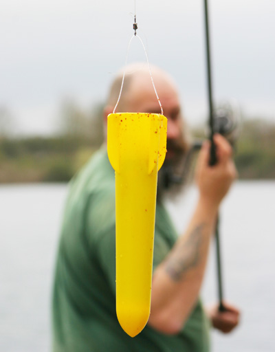 Spod, groundbait - or rake - in a triangular pattern