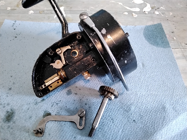 Cleaned up old vintage Zebco 888 metal foot reel. Peopleless is more  with grease. Just a dab will do or two. It was caked brown sludge. It was  cranking a Mo…
