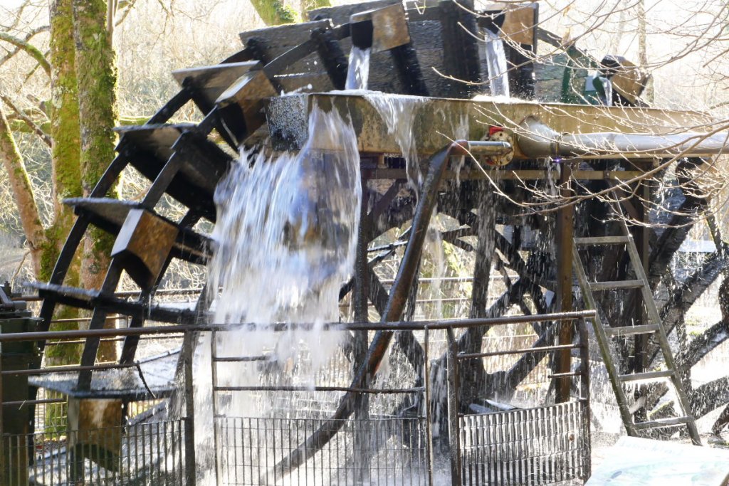 Chaillac Waterwheel Overspill.jpg