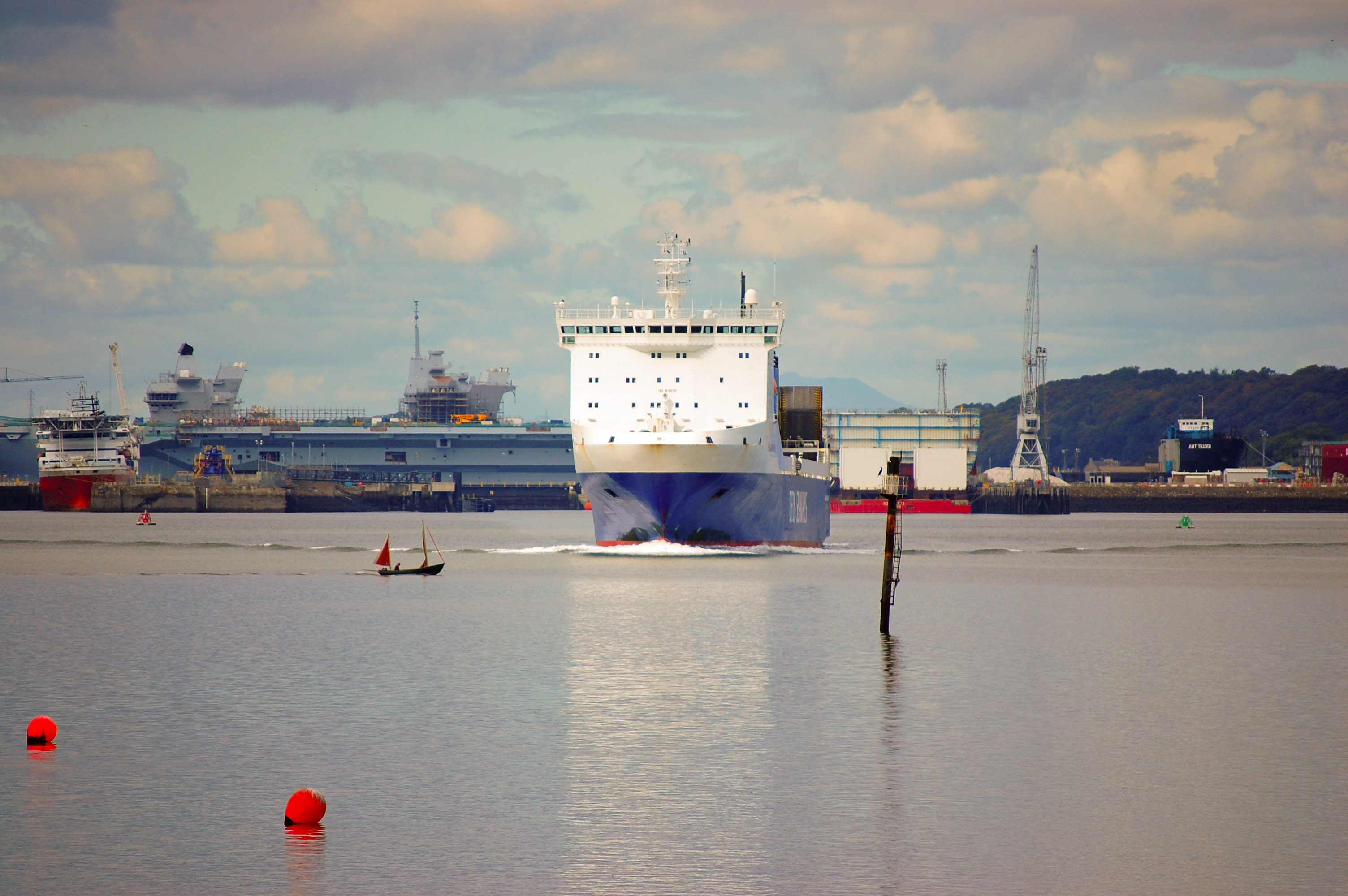 Close shave Rosyth dockyard.jpg