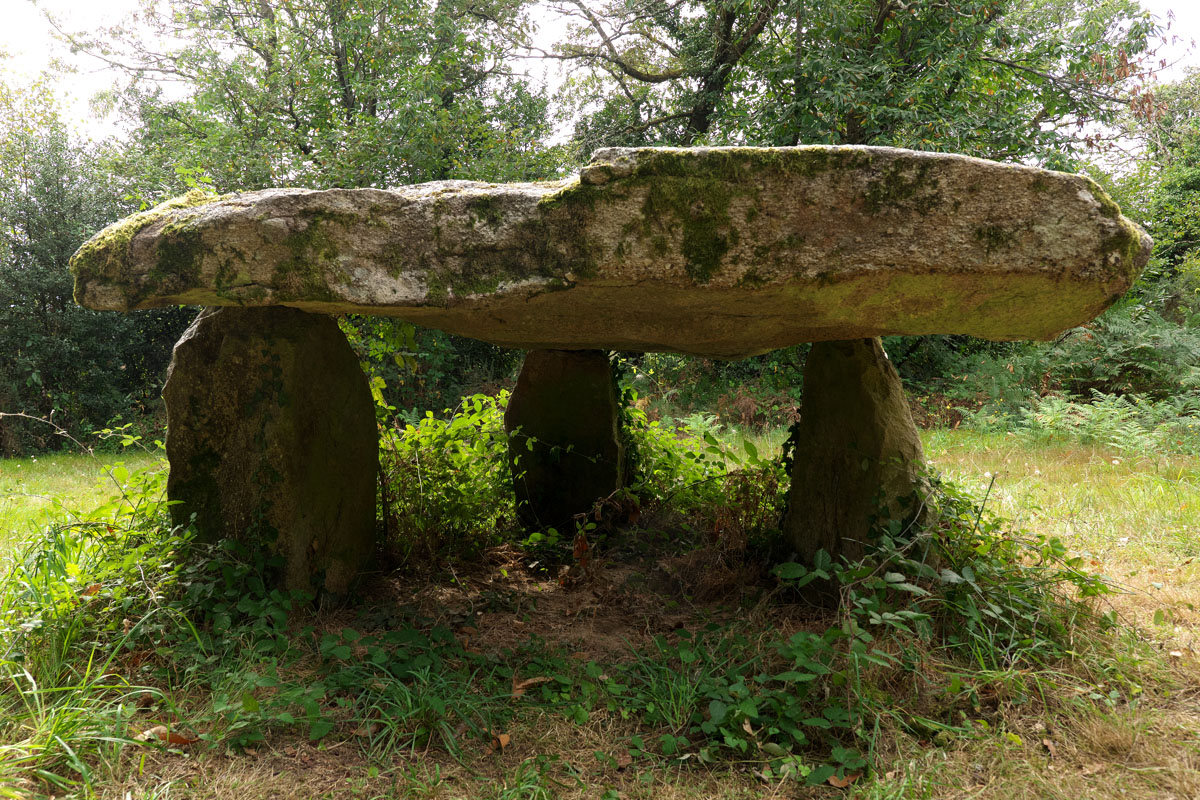 dolmen Rouffignac close up.jpg